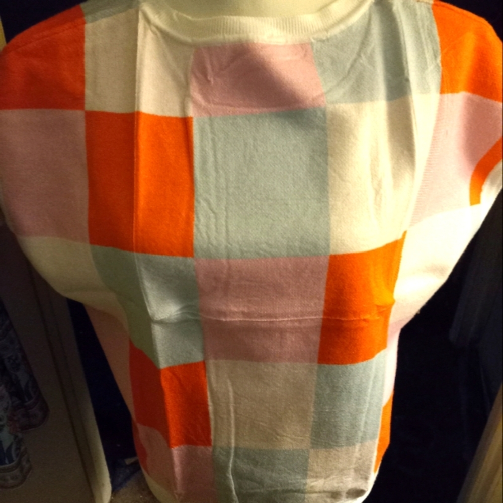 New,cap sleeve color blocked cropped sweater top tank size medium. 100% viscose